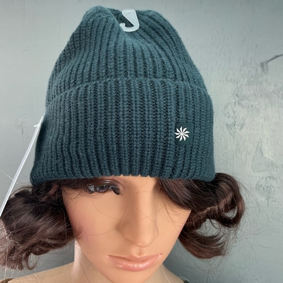 Athleta Dark Hunter Green Ribbed Knit Beanie Hat Winter Fall NWT - Picture 3 of 5